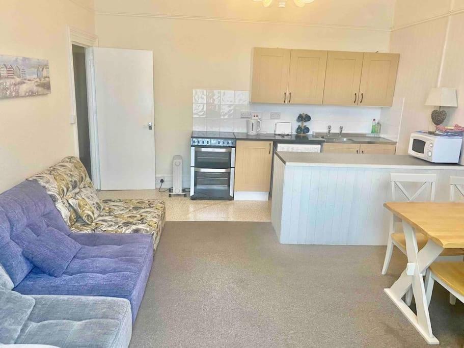 Bright 2 Bedroom Apartment Near Seafront Central Penzance Exterior photo