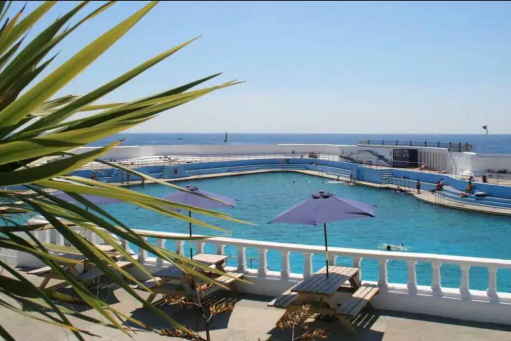 Bright 2 Bedroom Apartment Near Seafront Central Penzance Exterior photo