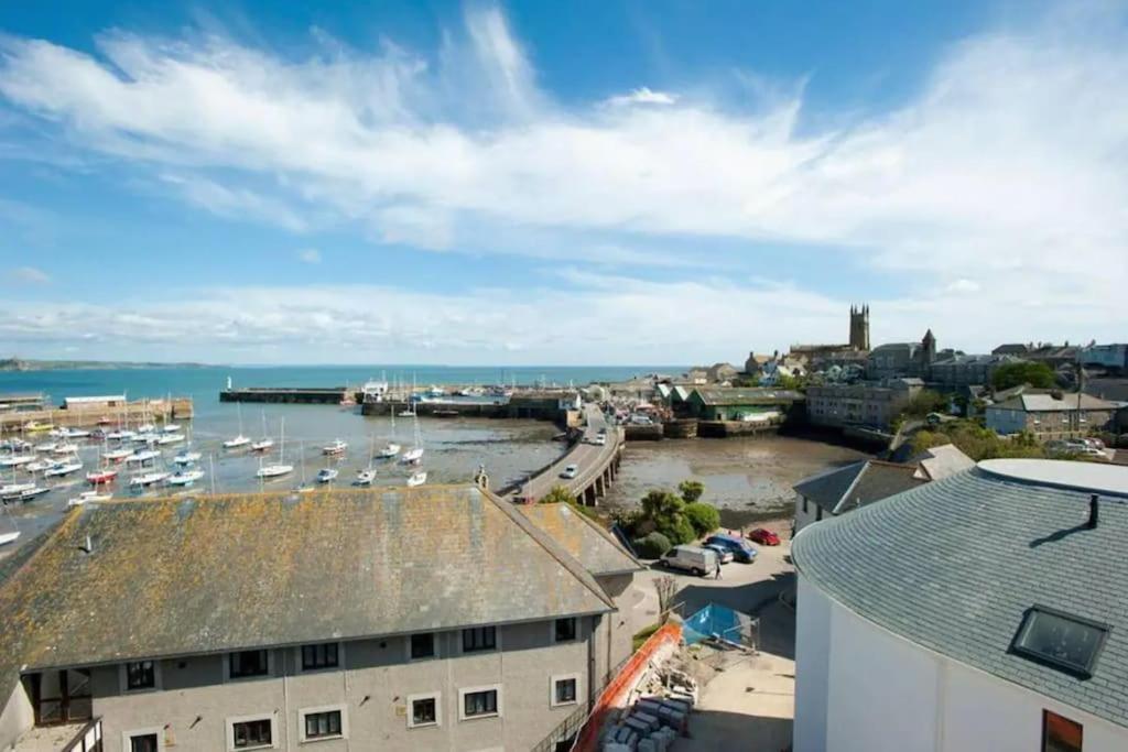 Bright 2 Bedroom Apartment Near Seafront Central Penzance Exterior photo